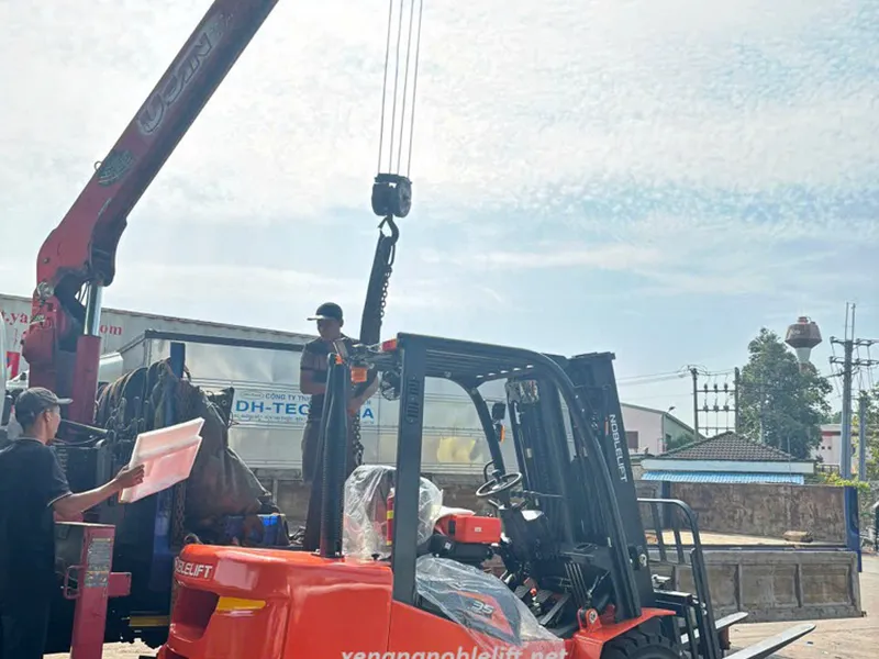 Xe nâng dầu Trung Quốc 3.5 tấn Noblelift