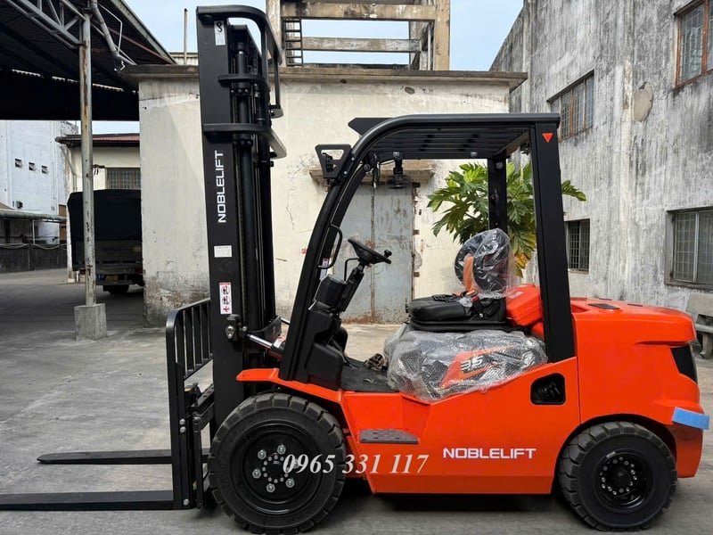 Xe nâng mới giá rẻ tại HCM 