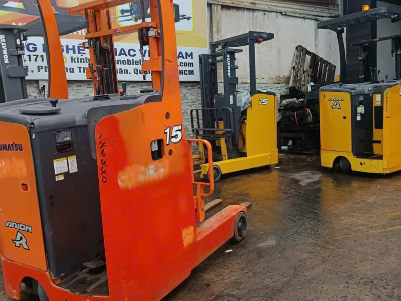 Xe nâng đứng lái cũ chính hãng Nhật Bản