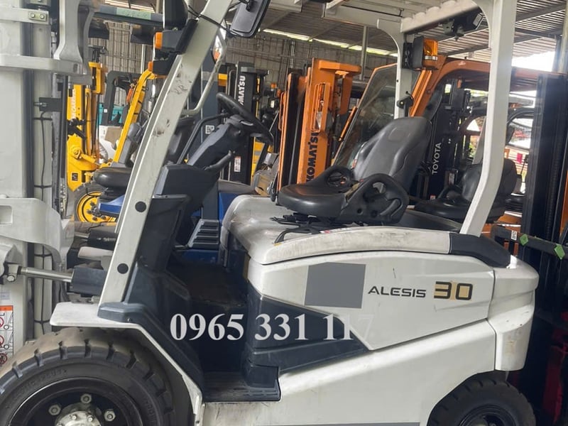 Mua xe nâng bãi uy tín tại HCM 