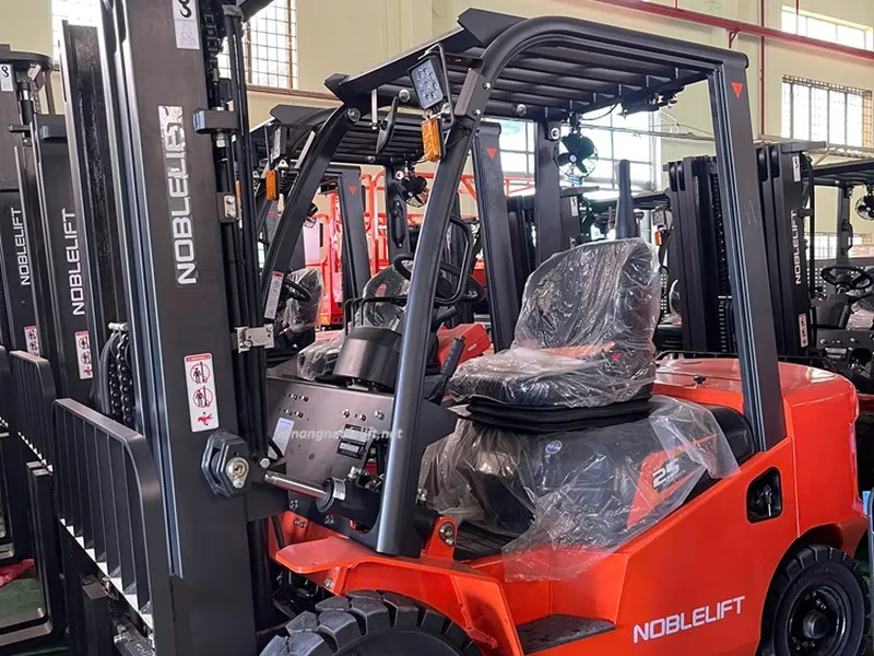 Xe nâng động cơ Nhật Trung Quốc mới 100%