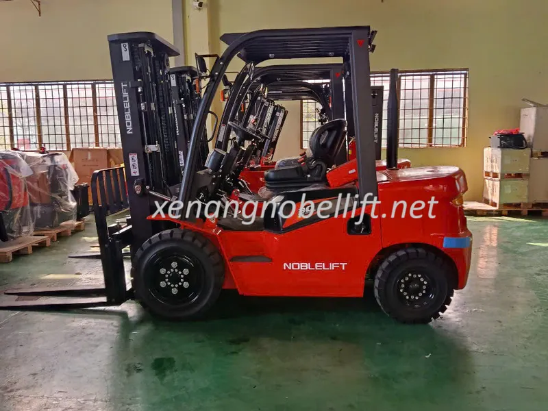 Xe nâng dầu Trung Quốc động cơ Nhật chính hãng Noblelift