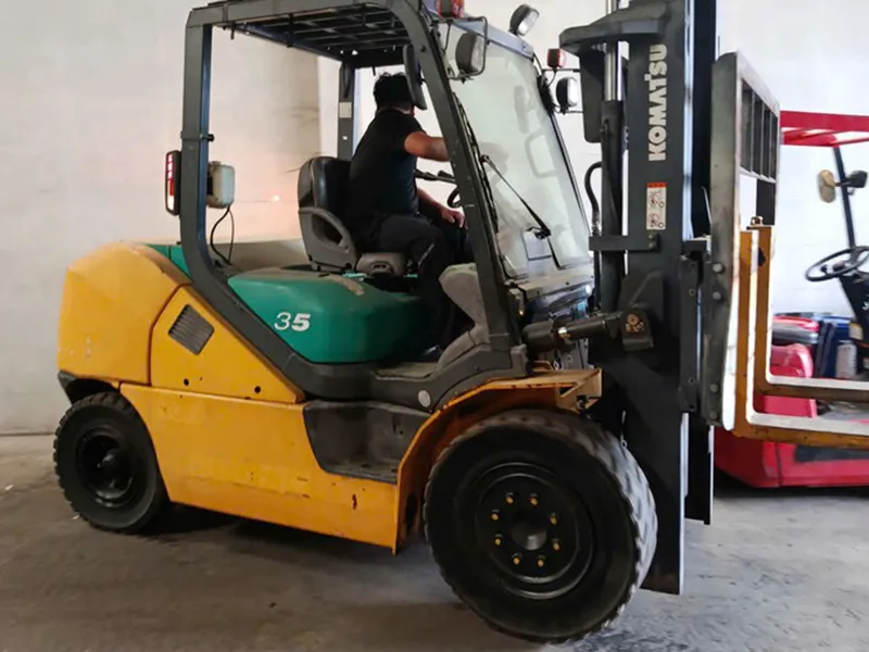 Xe nâng dầu Komatsu cũ