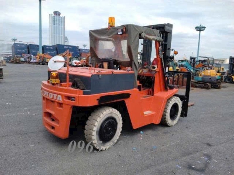 Xe nâng qua sử dụng giá rẻ tại HCM 