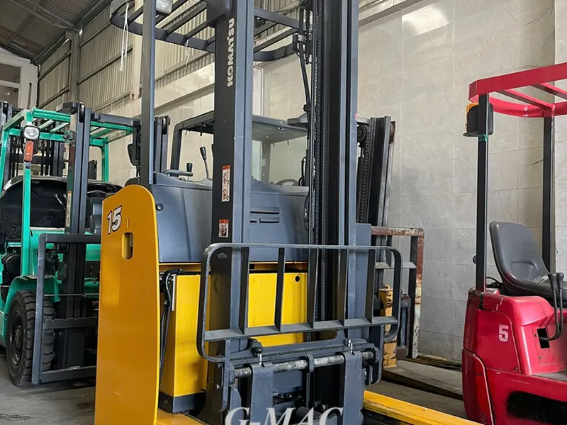 Xe nâng Nhật Bản cũ đứng lái