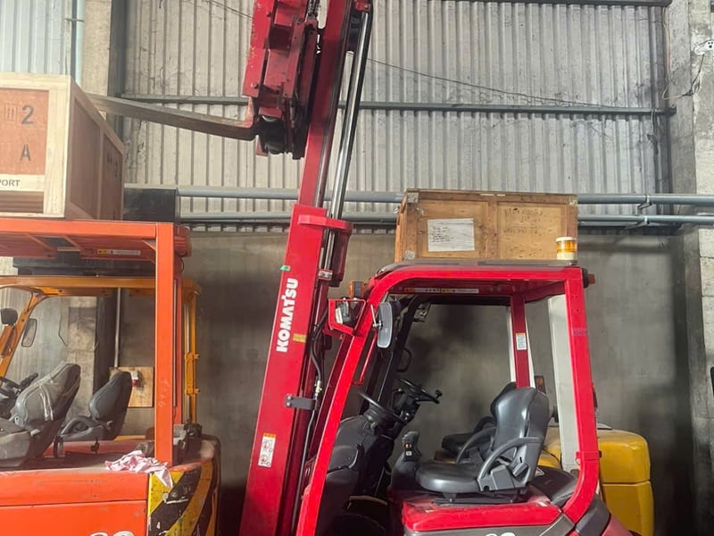 Xe nâng điện cũ giá rẻ TP.HCM 