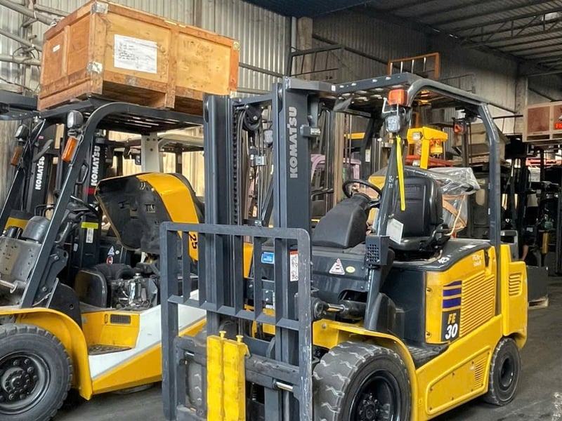 Mua xe nâng điện Nhật giá rẻ ngồi lái