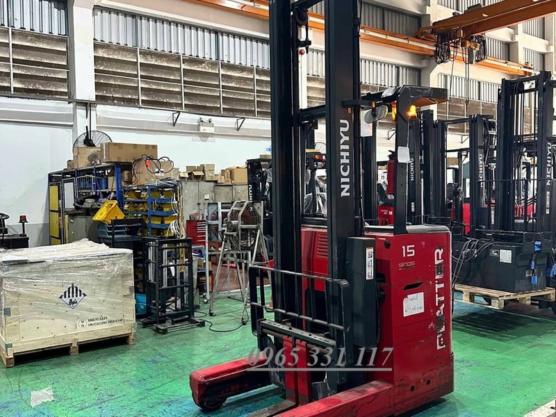 Xe nâng điện Nhật bãi qua sử dụng đứng lái