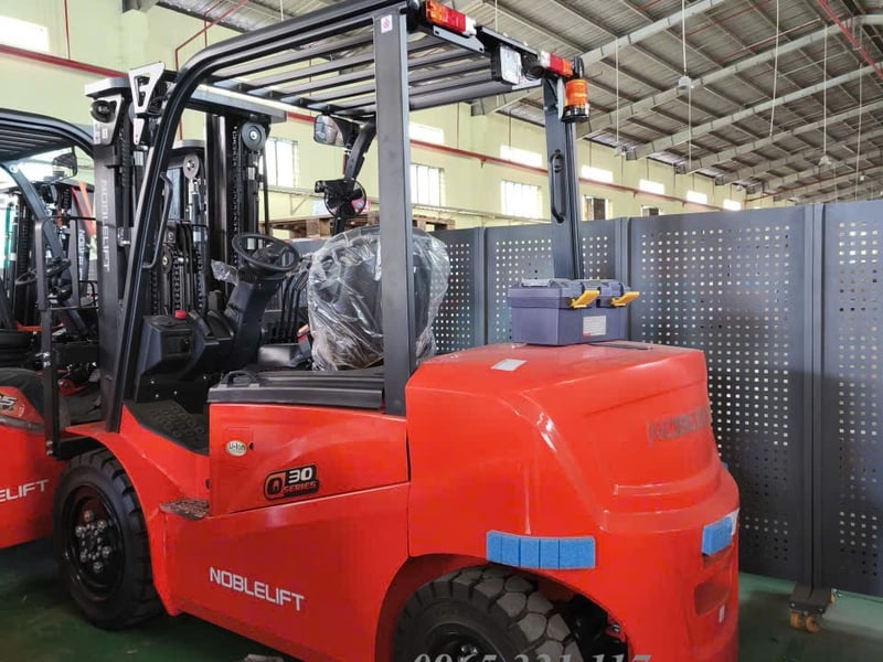 Mua xe nâng điện thân thiện môi trường tại HCM 