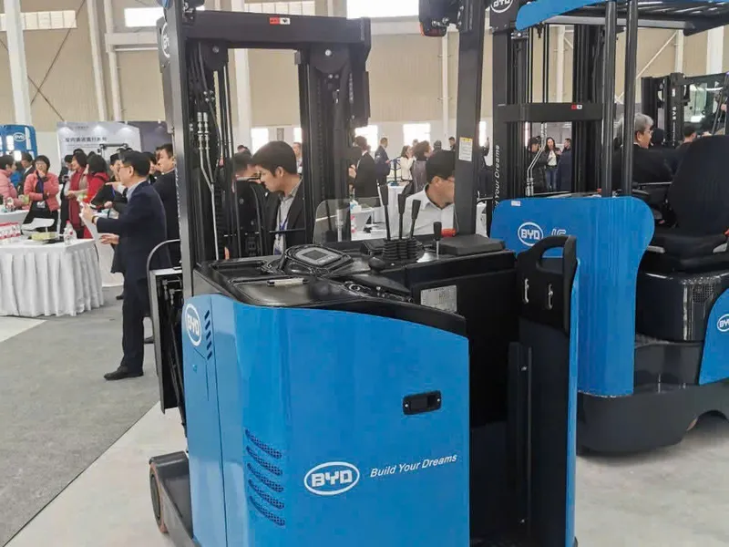 Xe nâng điện đứng lái Trung Quốc