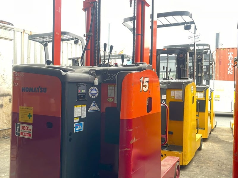 Xe nâng điện đứng lái cũ tại HCM 