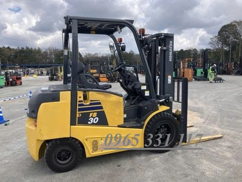 Xe nâng hàng cũ ngồi lái Nhật Bản