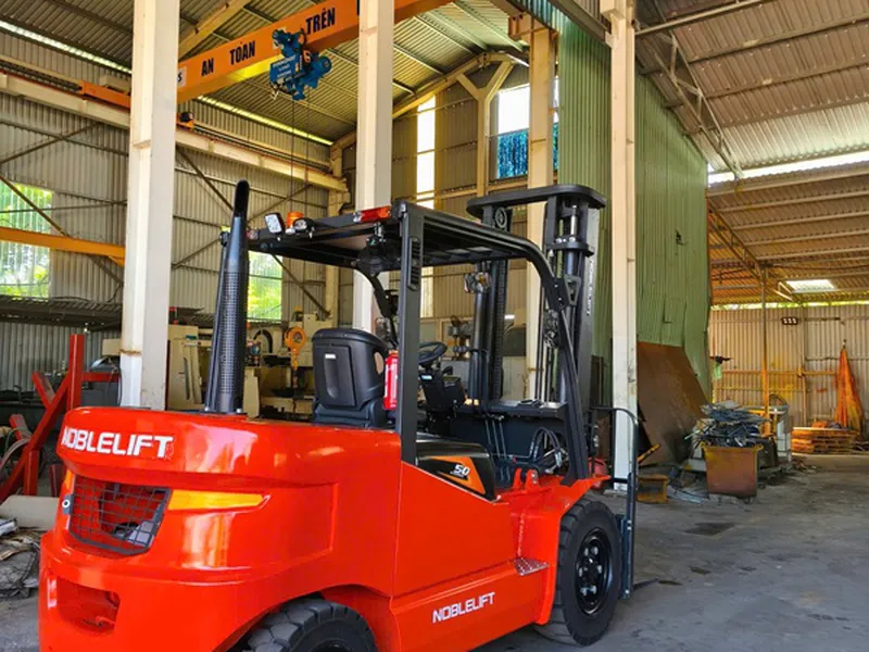 Xe nâng hàng Trung Quốc động cơ Mitsubishi