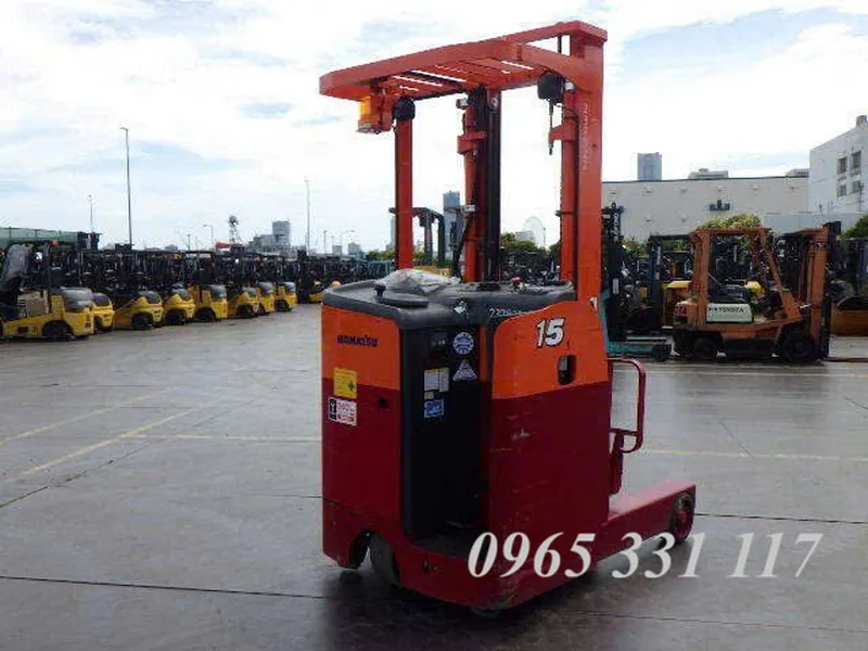 Xe nâng Komatsu đứng lái Nhật