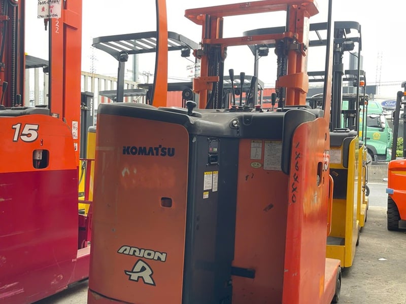 Xe nâng Nhật đứng lái