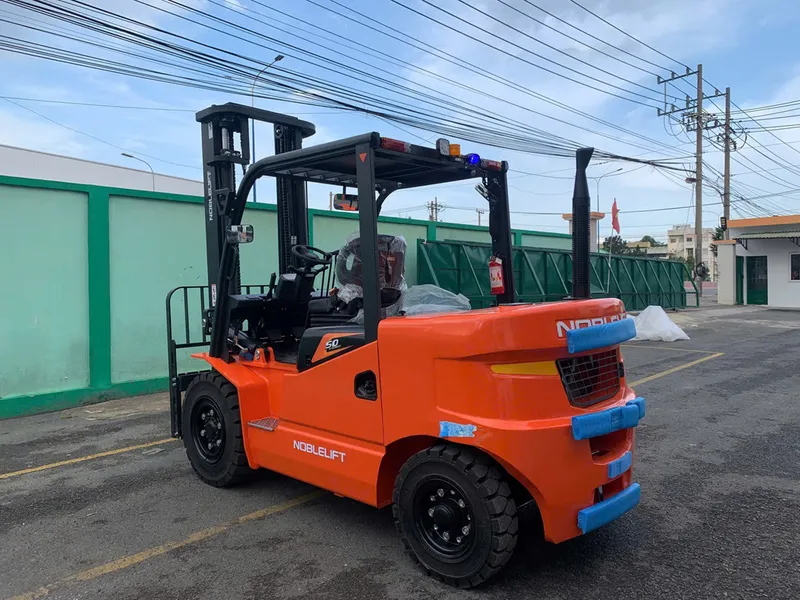 Xe nâng Trung Quốc động cơ Nhật