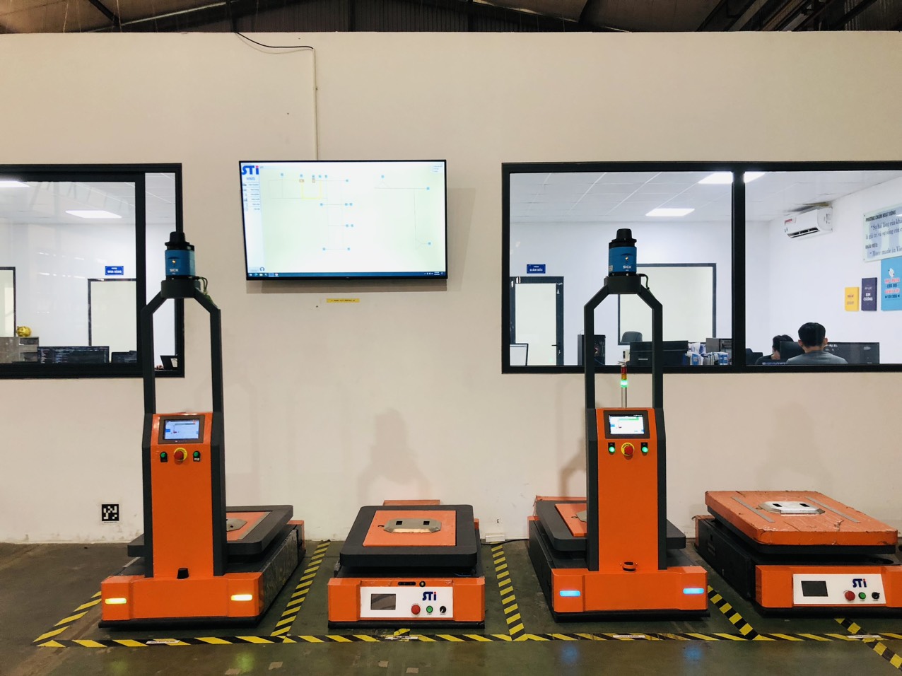 Khám phá robot tự hành AGV – giải pháp robot vận chuyển hàng hóa thông minh giúp tự động hóa kho hàng và nhà máy. Khám phá robot tự hành AGV – giải pháp robot vận chuyển hàng hóa thông minh giúp tự động hóa kho hàng và nhà máy.