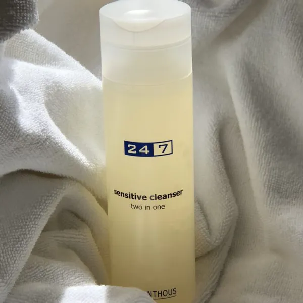 SENSITIVE CLEANSER – TWO IN ONE 24/7 - 200ML