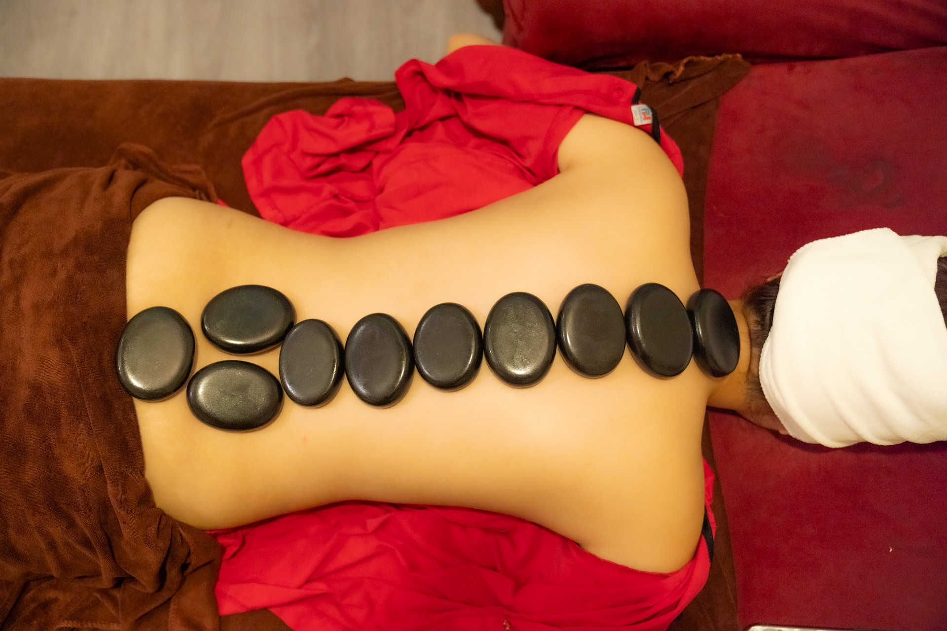 Massage body đá nóng Sài Gòn