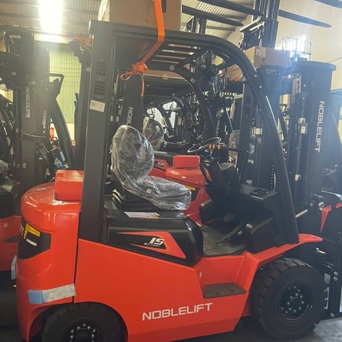Xe nâng điện 1,5 tấn
