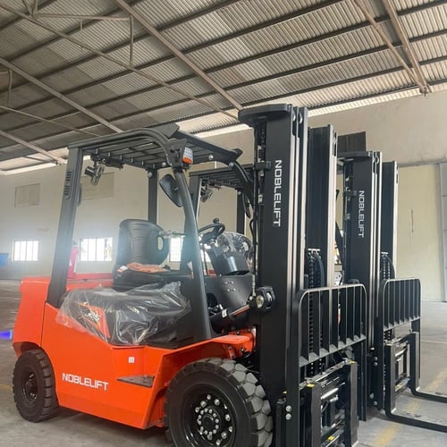 Xe nâng điện 2,5 tấn