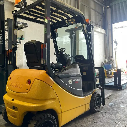 Xe nâng điện Komatsu 1,5 tấn 2010 Cao 3 mét