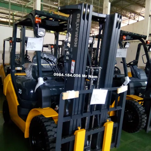 xe nâng komatsu FD25T-17