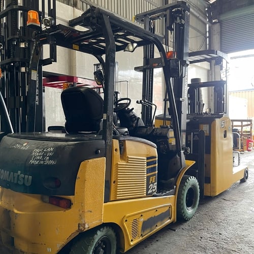 Xe nâng điện 2,5 tấn Komatsu