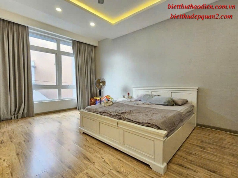 Phòng ngủ rộng thoáng của biệt thự Thảo Điền Phòng ngủ rộng thoáng của biệt thự Thảo Điền