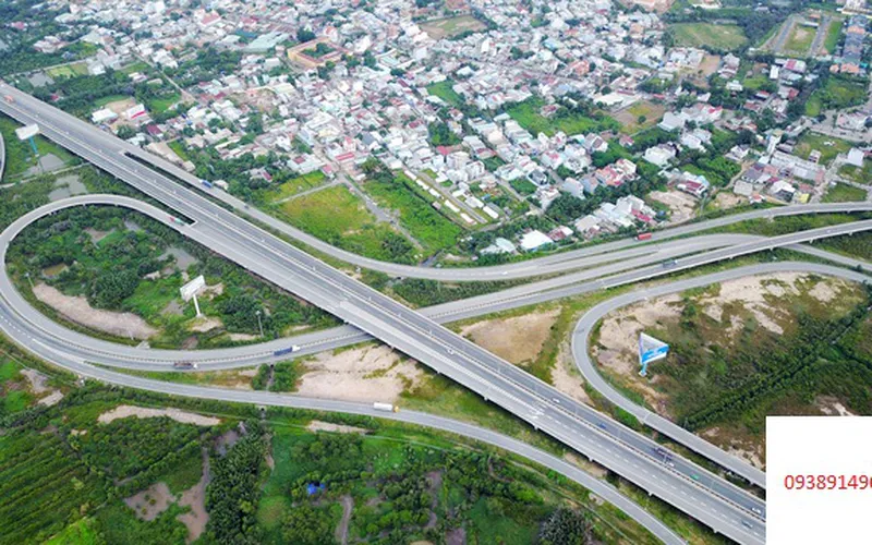 THÔNG ĐƯỜNG VÀNH ĐAI 2 VÀ NHIỀU TUYẾN ĐƯỜNG ĐƯỢC MỞ RỘNG Ở KHU ĐÔNG