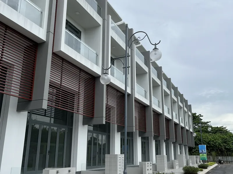 BÁN SHOPHOUSE PHỐ ĐÔNG VILLAGE, LÀM VĂN CTY LÀ SỐ 1