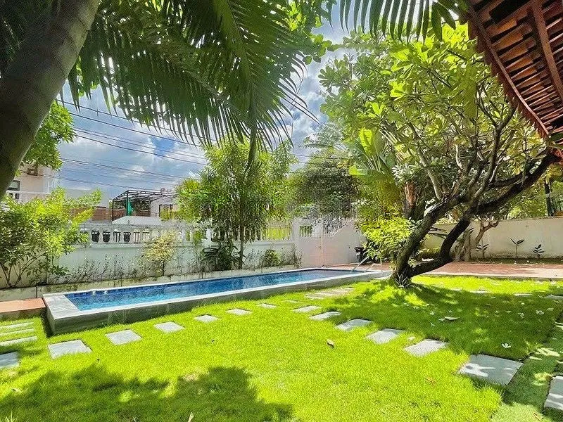 BIỆT THỰ 800M2 THẢO ĐIỀN SÂN VƯỜN HỒ BƠI CHO THUÊ