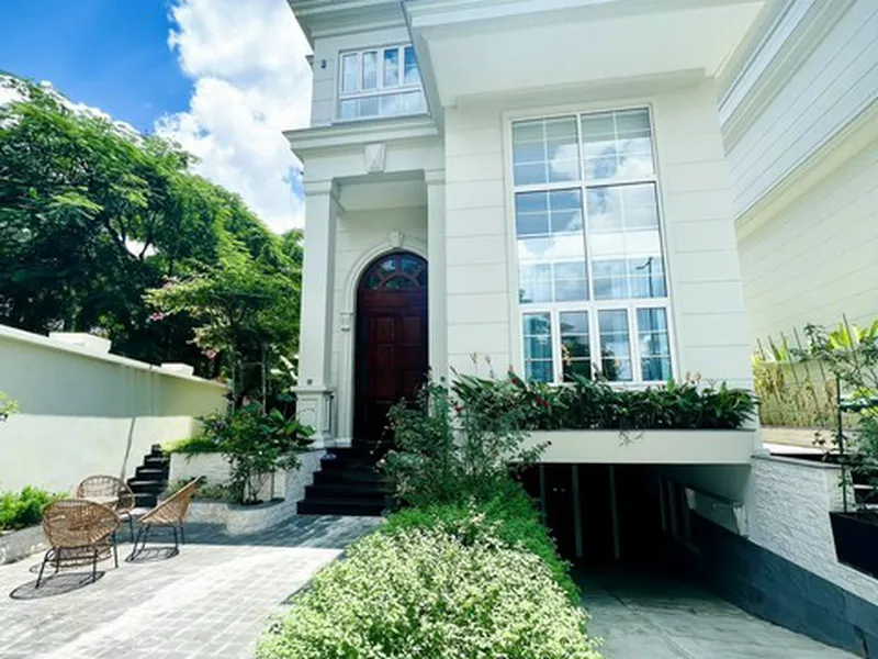 Biệt thự đẹp trong khu compound Kingcrown (bán nhanh rẻ hơn thị trường 20 tỷ)