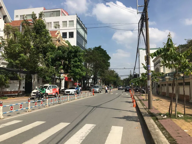 BIÊT THỰ THẢO ĐIỀN SÁT BIS MẶT TIỀN NGUYỄN VĂN HƯỞNG