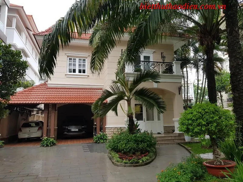 Villa has a garden and Pool in compound for rent