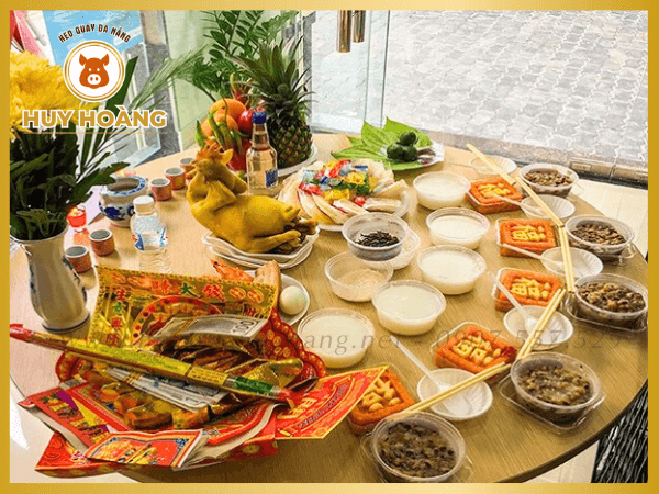 Mâm cúng khai trương với gà luộc