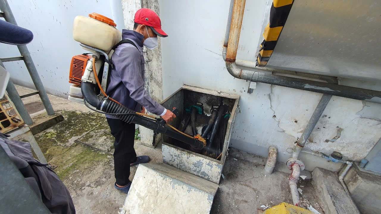 Phun thuốc khử khuẩn chuyên nghiệp tại Quận 7