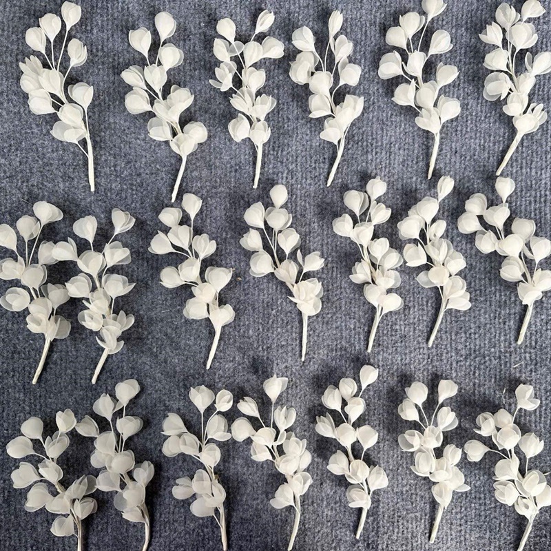 Hoa vải thủ công cao cấp thường được sử dụng trong các bộ sưu tập thời trang, váy cưới, trang phục trình diễn và phụ kiện thiết kế. Hoa vải thủ công cao cấp thường được sử dụng trong các bộ sưu tập thời trang, váy cưới, trang phục trình diễn và phụ kiện thiết kế.