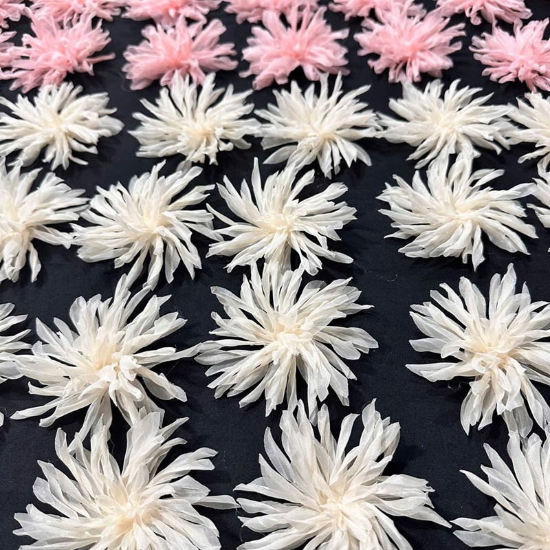 Hoa vải gia công theo thiết kế cho phép kiểm soát toàn bộ quá trình từ ý tưởng đến thành phẩm. Hoa vải gia công theo thiết kế cho phép kiểm soát toàn bộ quá trình từ ý tưởng đến thành phẩm.