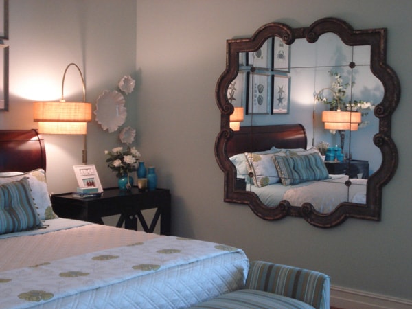 Không nên để khu vực bày biện quay lưng lại với cửa. Không nên để khu vực bày biện quay lưng lại với cửa.