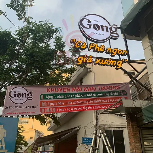 Thiết Kế Và Thi Công Bảng Hiệu Quán Cà Phê – Sáng Tạo Với Chất Liệu Mica Và Đèn LED Siêu Sáng