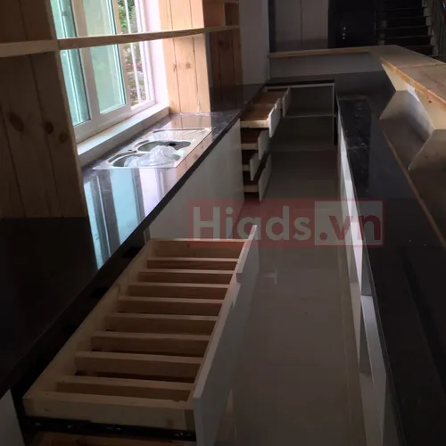 THI CÔNG QUẦY BAR