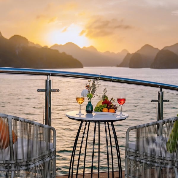 Tour Hoàng Hôn Trên Vịnh Lan Hạ