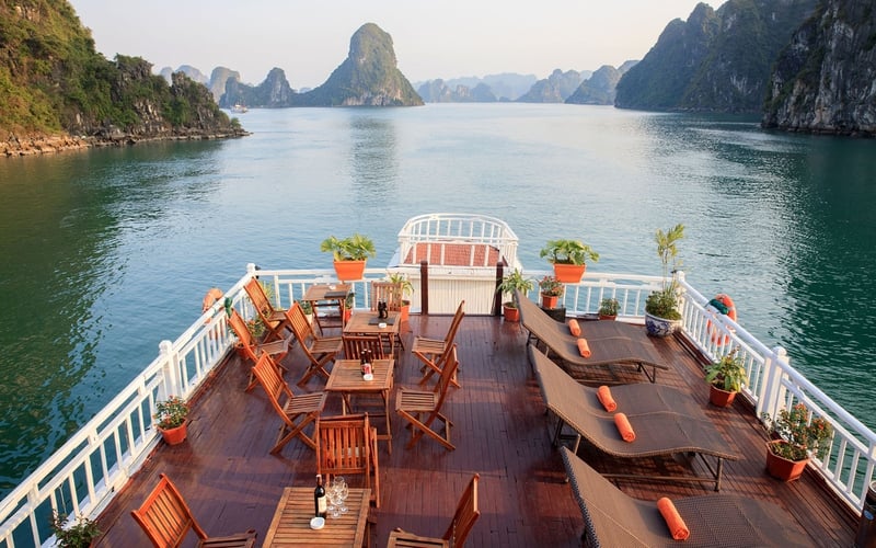 GOLDEN BAY 3N 2Đ ( 1 ĐÊM TRÊN THUYỀN & 1 ĐÊM TRÊN NAM CÁT ISLAND)