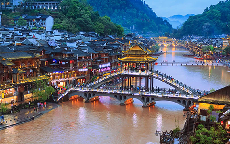 TRƯƠNG GIA GIỚI - THIÊN MÔN SƠN - PHÙ DUNG TRẤN -  PHƯỢNG HOÀNG CỔ TRẤN .