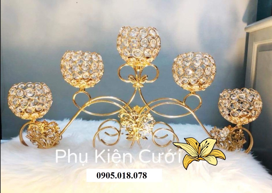 Chân nến pha lê trang trí tông màu vàng Chân nến pha lê trang trí tông màu vàng