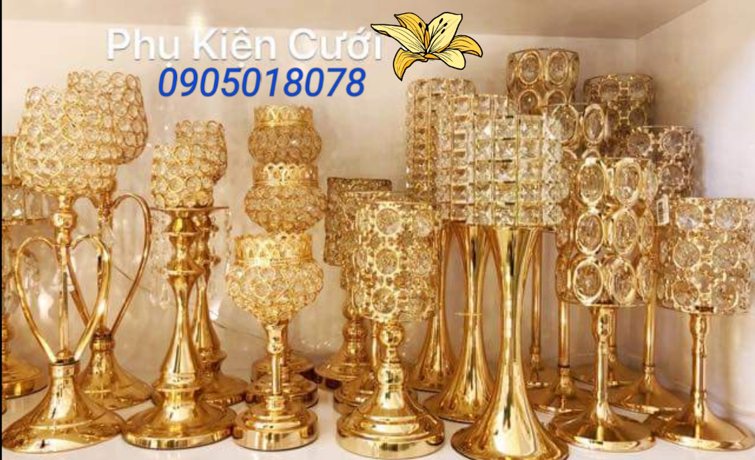 Chân nến pha lê trang trí tông màu vàng Chân nến pha lê trang trí tông màu vàng