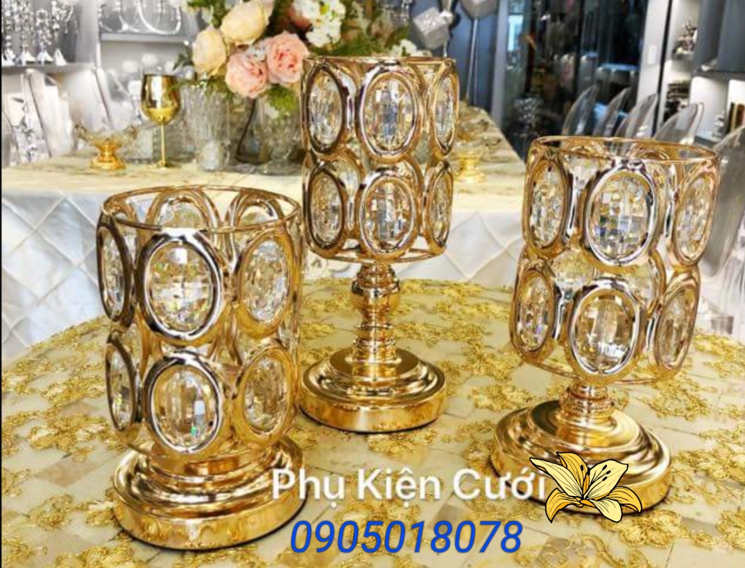 Chân nến pha lê trang trí tông màu vàng Chân nến pha lê trang trí tông màu vàng