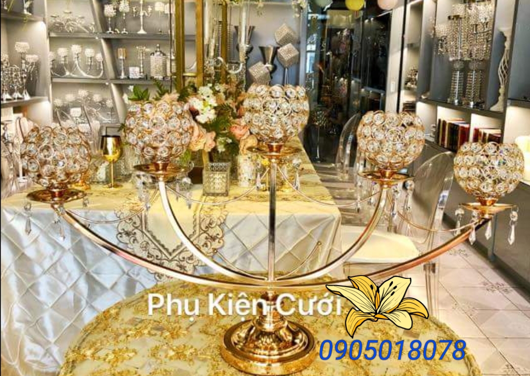 Chân nến pha lê trang trí tông màu vàng Chân nến pha lê trang trí tông màu vàng