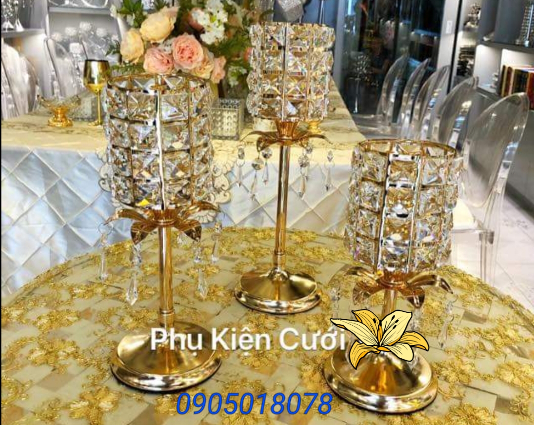 Chân nến pha lê trang trí tông màu vàng Chân nến pha lê trang trí tông màu vàng